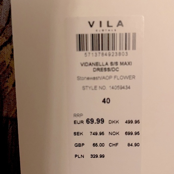 **NWT** Vila, Lavender Floral Maxi Dress w/ Tied Scrunch Sleeves and Tiers - Picture 4 of 5